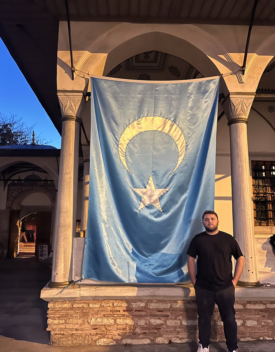 Anilcnagan's tweet photo. Dedim:Korkar mısın?
O dedi:Yok, yok.
Dedim:Niçin korkmazsın?
Dedi:Tanrım var.
Dedim: Başka 
Dedi:Halkım var.
Dedim:Daha yok mu?
Dedi:Ruhum var.
Dedim:Ya mücadele?
Dedi:Yolumdur.
Dedim:Satar mısın?
O dedi:Yok, yok! https://t.co/2EtsGcyEfu