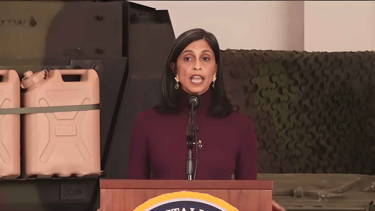 RevTranscripts's tweet image. First Lady Melania Trump and Second Lady Usha Vance speak with military members and their families. Read the transcript here. rev.com/transcripts/tr…