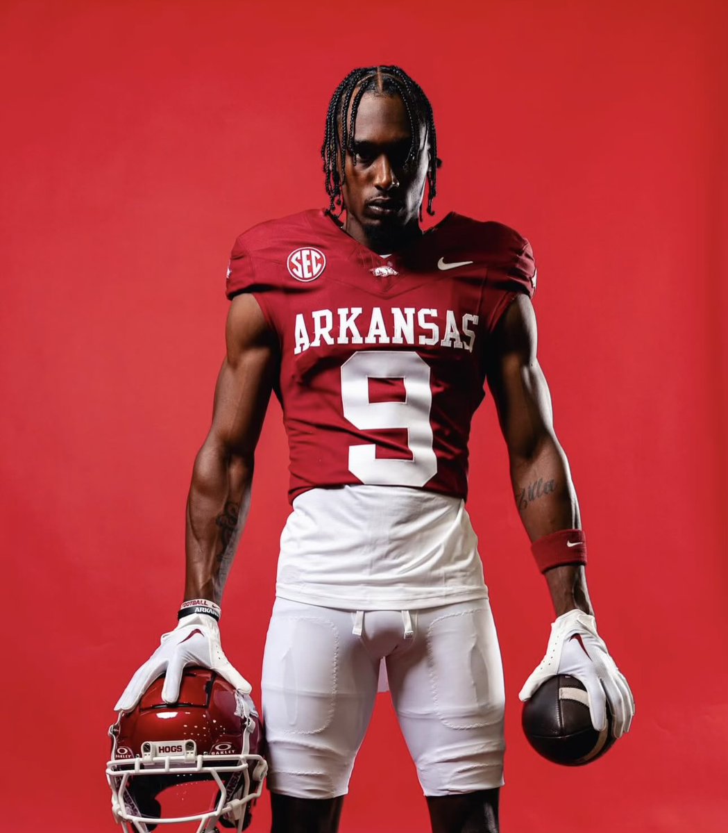 WDPROPSS's tweet image. CFB Saturday Play #1🐗

O’Mega Blake o54.5 Rec Yards -115 (1U)

This line is way too low for Blake as he is averaging 68 ypg and has covered this line 8/10 games! He hasn’t covered it the last two games but I expect him to bounce back as the targets are still there and nothing…