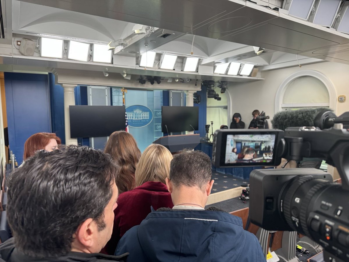 NextNewsNetwork's tweet image. 🚨BREAKING: TRUMP TORCHES THE UNIPARTY AS EPSTEIN FILES, SEDITION VIDEO, AND IMPEACHMENT PLOT COLLIDE IN A POLITICAL SUPERSTORM

They lit the fuse and now the whole system is crackling. In the span of just hours, we’ve watched the mask ripped off Washington: the Epstein Files are…