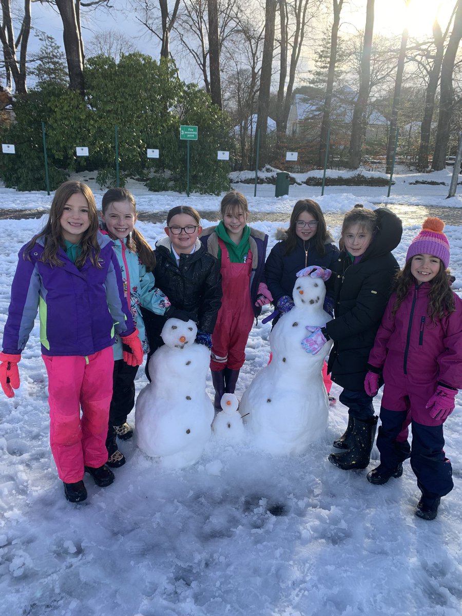 hazleheadschool's tweet photo. Snow glorious snow ☃️❄️#playplayplay💚😄 https://t.co/vOZImtZGpu