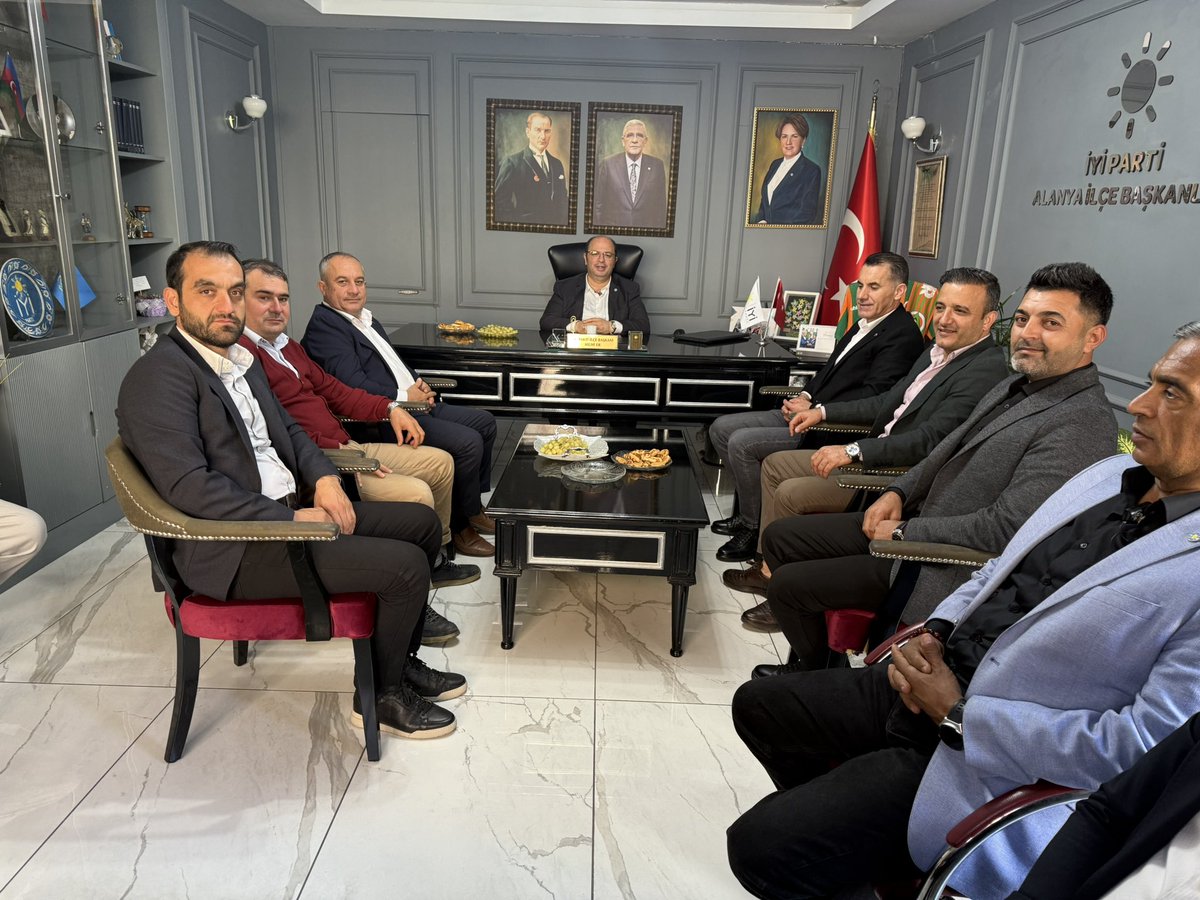 Alanya Esnaf ve Sanatkarlar Odası Başkan adayı sn.Duran Şimşek ve çalışma arkadaşları , İYİ Parti Alanya İlçe Teşkilatımıza ziyarette bulunmuşlardır.
Esnafımızın sorunları üzerine yapılan güzel sohbeti için sn. Duran ŞİMŞEK’e teşekkür ediyor Oda seçimlerinde başarılar diliyorum.