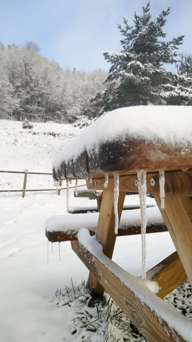 Refugio de Linza (1340m,Valle de Ansó,Jacetania,Pirineo Occidental Aragonés) la mañana de hoy 20 de Noviembre de 2025 Jueves,fotos puestas en el foro por <a href="/FranEzkaurre/">FJ  Bronte</a>