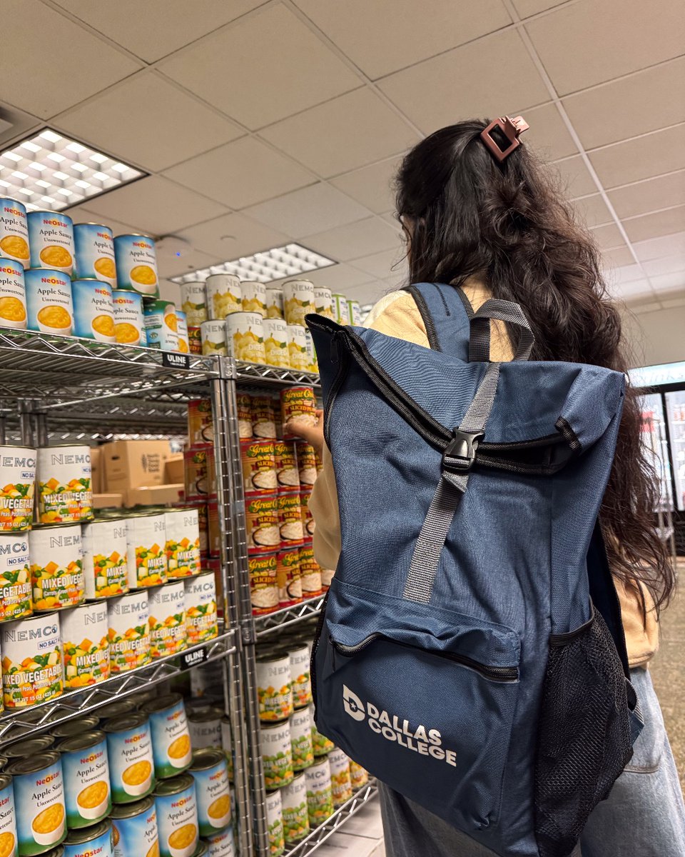dallascollegetx's tweet photo. The season of giving has already begun at Dallas College! We don't want our students to spend the holiday without food on their table. That's why our Student Care Network team, along with the @ntfb, worked to provide 350 Dallas College students with a #SharingDay backpack filled with enough Thanksgiving favorites to feed a family of 4-5, as well as a $25 VISA gift card.