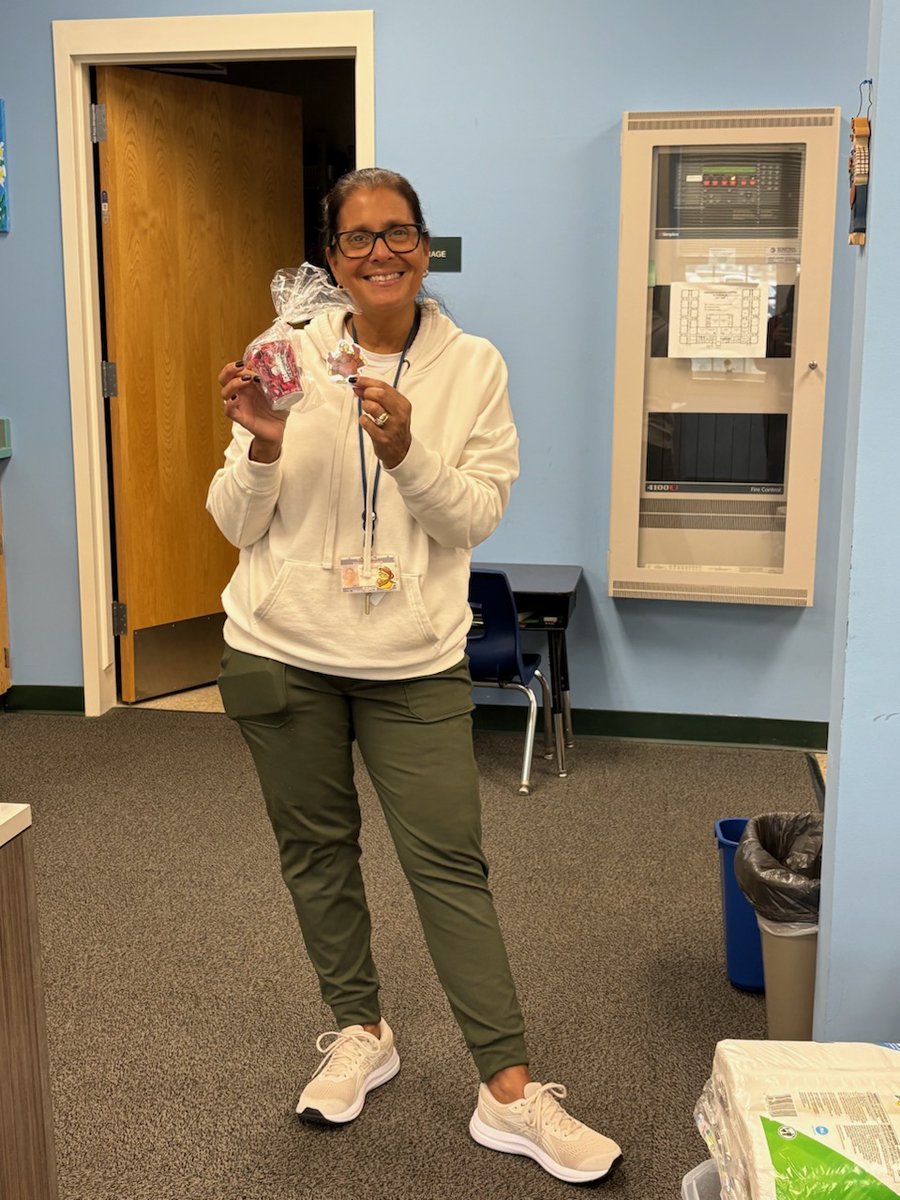 pedalpowerrich's tweet image. Our PLC staff had so much fun hunting for hidden turkeys today! 🦃🔍 Congrats to our five lucky winners! @PlcBears1 @stplc_principal @StaffordTwpEd @gchidiac211 @STSD_Director #Turkeyhunt #StaffFun