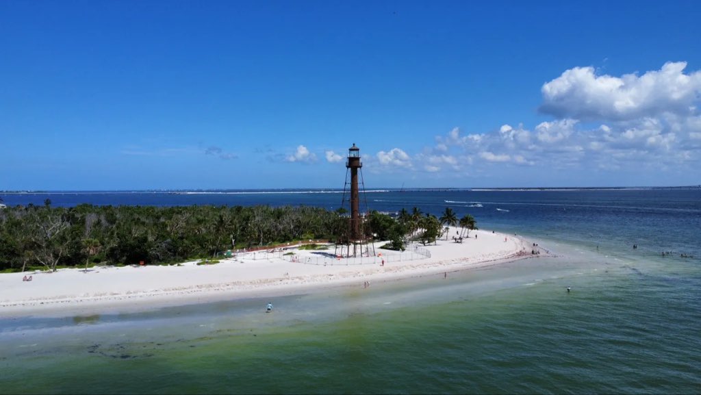 Captiva_Blog's tweet image. What’s your first stop on Sanibel?

Once we hit the island, it is an immediate left on Periwinkle Way to the Sanibel Island Lighthouse

capturingcaptiva.com/sanibel/sanibe…