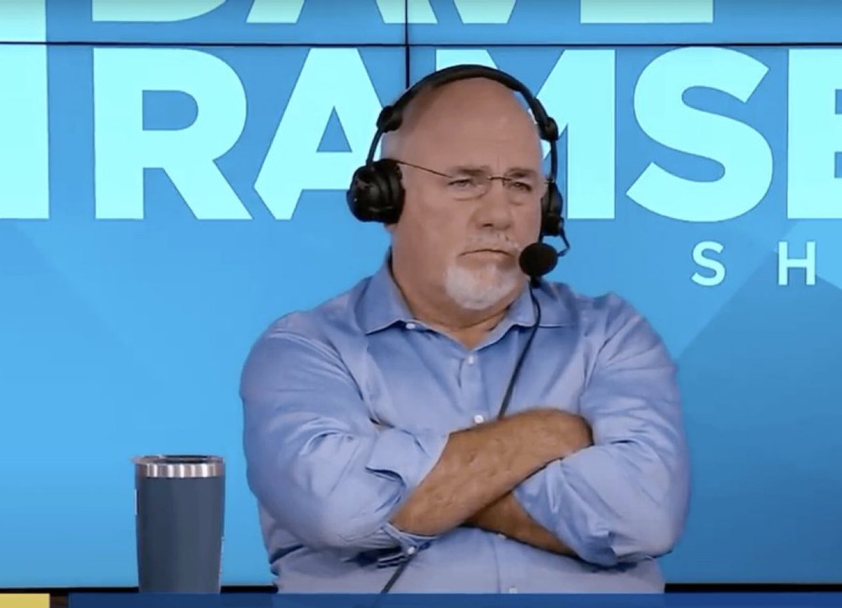 mednomics's tweet image. Chief surgeon hands over skin suturing to  resident;
Anaesthesiologist: