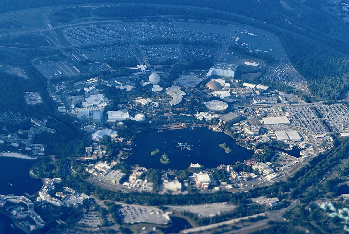 SoCal360's tweet image. Just realized EPCOT is so massive it could fit both Disneyland &amp;amp; Disney California Adventure inside it! 🤯

Epcot - 305 acres
Disneyland - 100 acres
California Adventure - 72 acres