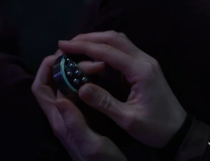 girlwithseaname's tweet image. #veliaht #timhan
Using felek to send her message &quot;trust me&quot; 🥺