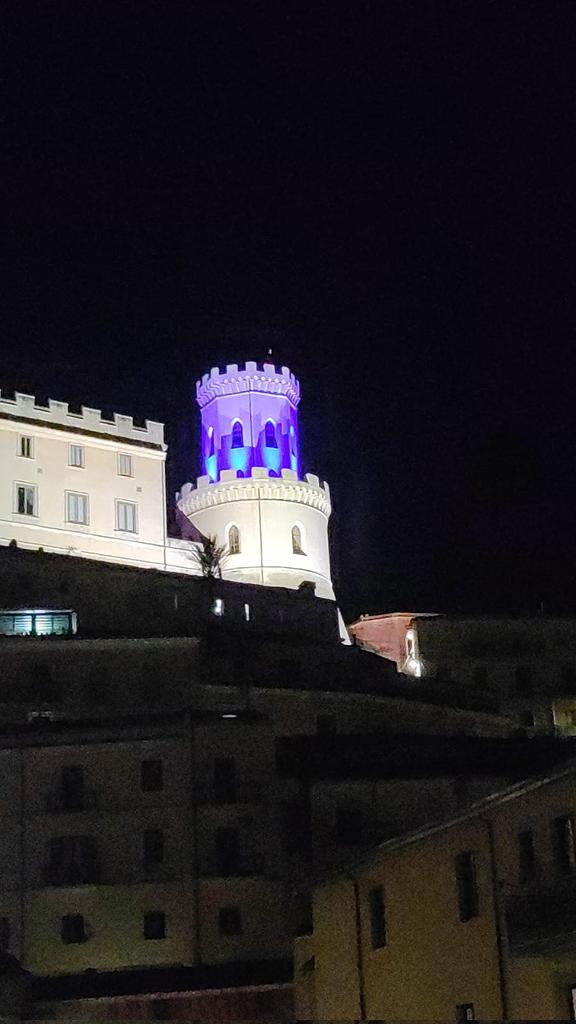 StasiFlavio's tweet photo. 36 anni fa è stata approvata la convenzione #ONU sui diritti dell'#infanzia e dell'#adolescenza.
Il nostro #Castello e la Torre dell'#Orologio stanotte saranno simbolo della difesa di quei diritti, dall'Italia all'Africa, dall'Ucraina alla Palestina.
@comuni_anci
@UNICEF https://t.co/UFVIbjIsC7