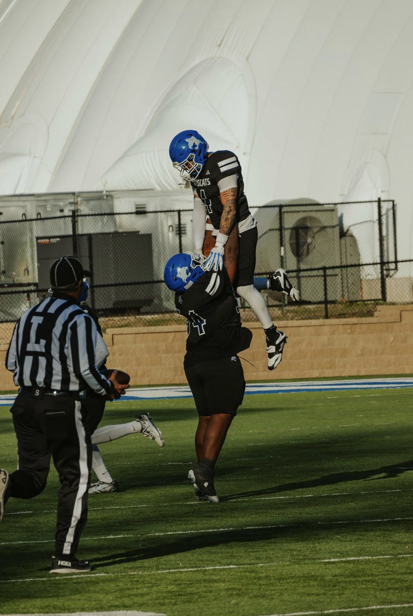 MoneiWay's tweet image. Blessed 🫶🏽🦈
#SecondTeamAllConference