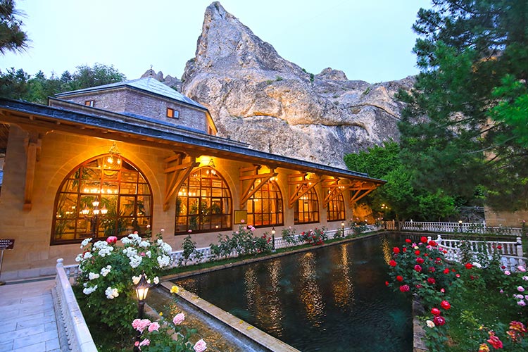 Adana0170737022's tweet image. Madem duyan yok,çözüm yok #PolisiOyalamayın ben de Somunc Baba Türbesine gideceğim...