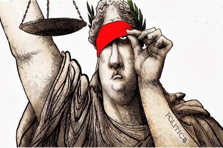 Η ΔΙΚΑΙΟΣΥΝΗ, ΤΟ ΤΕΛΕΥΤΑΙΟ ΤΕΙΧΟΣ ΤΗΣ ΔΗΜΟΚΡΑΤΙΑΣ...

Του Γιάννη Καλτζίδη

Την δημοκρατία ως πολίτευμα πολλοί την υπερασπίζονται στα λόγια, όμως λίγοι κάνουν πράξη όσα αυτή πρεσβεύει.
Φτάσανε μάλιστα στο σημείο να χρησιμοποιούν με ανιδιοτέλεια το τελευταίο τείχος που την