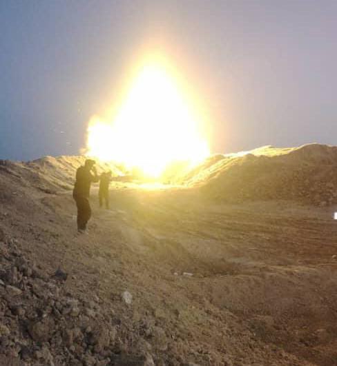 Judy20255's tweet image. الفصائل المنفلتة التابعة لسلطة دمشق مع مشاركة عناصر تنظيم داعش الارهابي يقصفون براجمات و المدفعية بشكل وحشي و همجي..

والان قوات الكوماندوس ترد على مصادر النيران بكل قوة و دقة..

تحويل الليل إلى نهار #الـكوماندوس 

#قوات_سوريا_الديمقراطية 
#الرقة