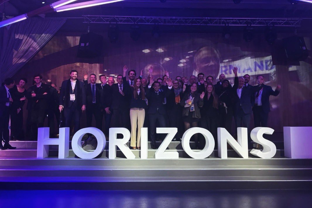 Horizons est un parti qui s’appuie sur les Maires. C’est un parti qui compte sur les Jeunes. 

Inévitablement, les Jeunes Horizons étaient nombreux au Salon des Maires (et c’était trop chouette ✨) ! 

RDV en 2026 pour faire d’Horizons un parti de jeunes élus ? 👀🇫🇷
