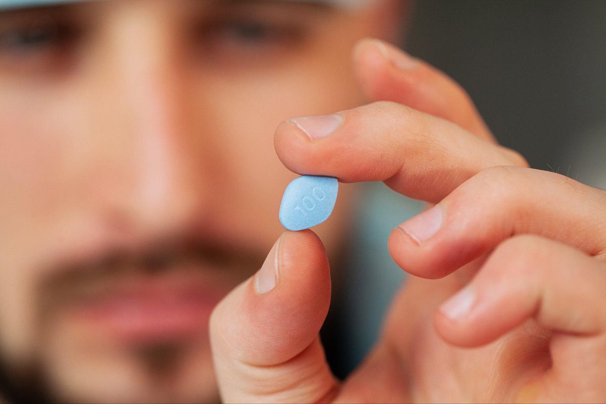 Radical_Aria's tweet photo. @punkeydoodles8 VIAGRA!!! https://t.co/wEdhlERU5a