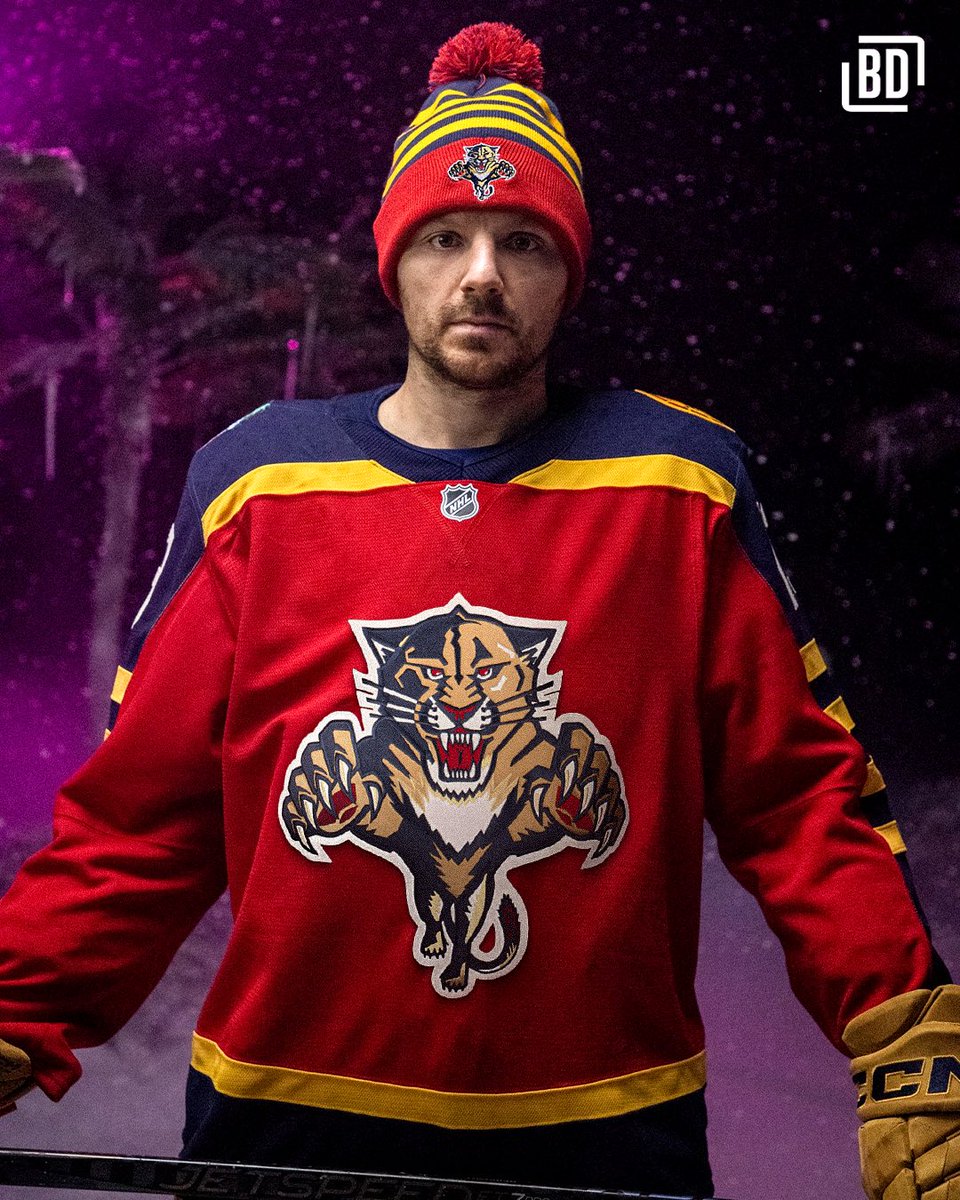 BarDown's tweet image. We reimagined the Panthers’ Winter Classic jersey with their old logo on it… 

Thoughts? 🤔🐱👇