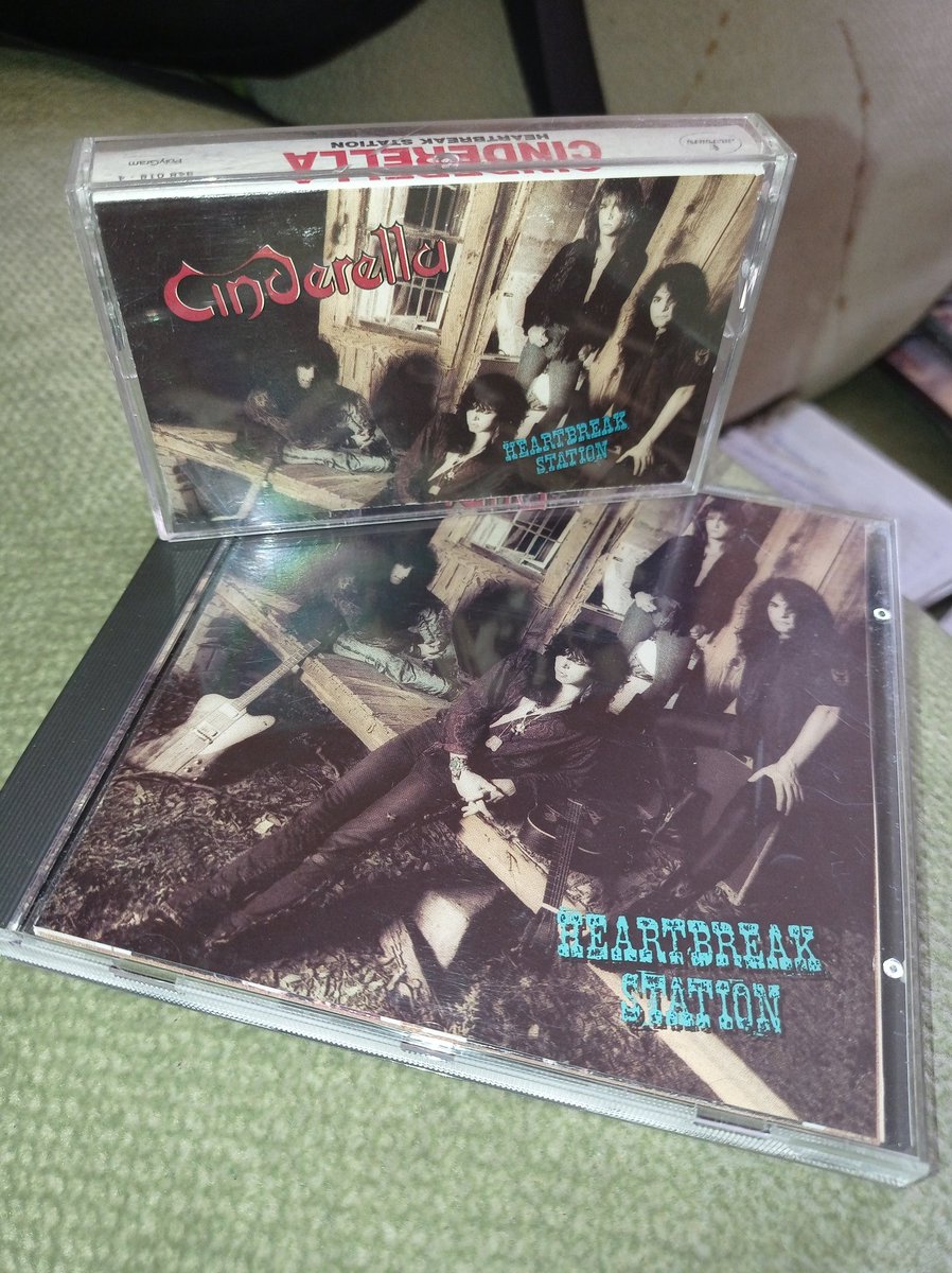 XIBILXIC's tweet photo. llegamos a 35 años de la Estación de la Angustia 😧 1 disco infravalorado de #Cinderella 🇺🇲 y @TomKeiferMusic 🇺🇲 🤘😎🤘 #EstacionDeLaAngustia #AmorElectrico #EnfermoPorLaCura #CaminoDelHombreMuerto #MientrasMasCambianLasCosas #CassetteMania #90srock #JeffLaBar #35aniversario https://t.co/z83H8MZGB0