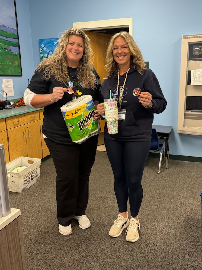 pedalpowerrich's tweet image. Our PLC staff had so much fun hunting for hidden turkeys today! 🦃🔍 Congrats to our five lucky winners! @PlcBears1 @stplc_principal @StaffordTwpEd @gchidiac211 @STSD_Director #Turkeyhunt #StaffFun