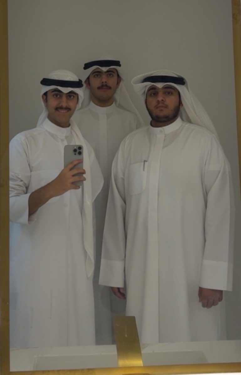 ماشيل هم الحياة وحولي اخواني
ياجعل ربي من اخواني مايخليني .