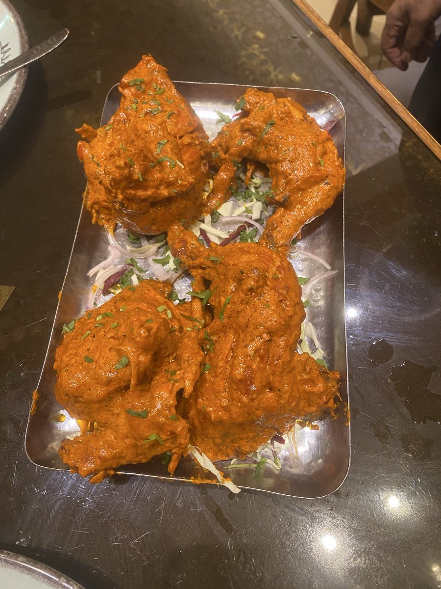 fooravel's tweet photo. Chicken Tandoori Mumtaz.

It was really flavourful to eat. Perfect for two people.

#Fooravel #TandooriChicken #PersianDarbar #GrilledChicken #SpicedChicken #IndianCuisine https://t.co/KGBKWdFGAq