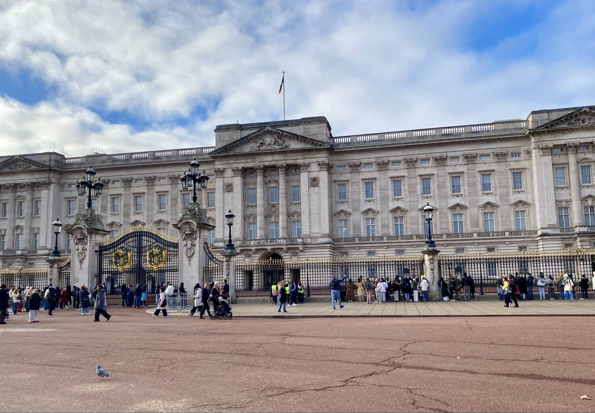 AdamRead74's tweet image. Another trip to London to progress several new ideas on #CircularEconomy #reuse #repair #redistrubution and #valuechain #collaboration, nothing new there but it was at Buckingham Palace with all the tourists and several ambassadors wondering just who we were … #inspire @suezUK