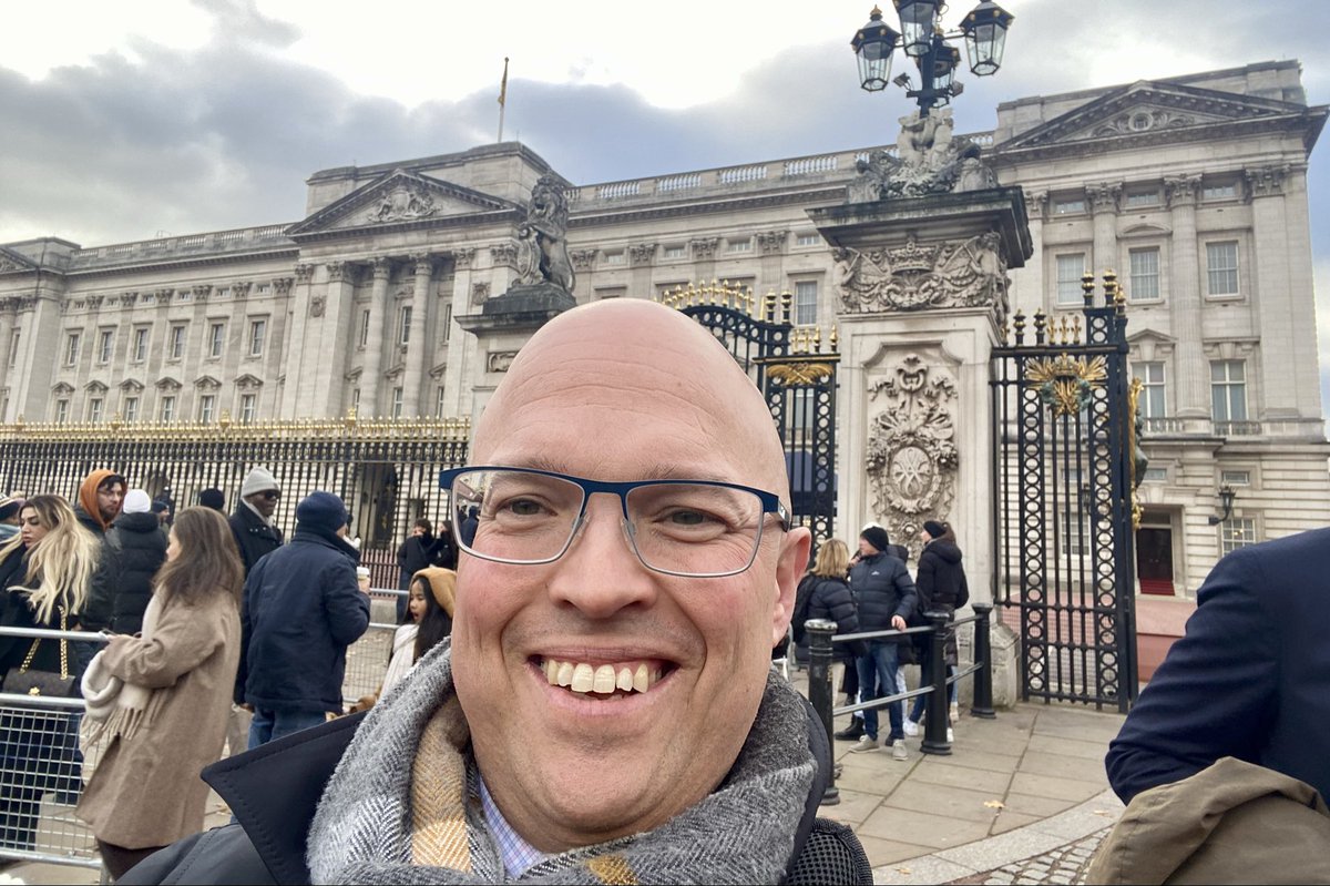AdamRead74's tweet image. Another trip to London to progress several new ideas on #CircularEconomy #reuse #repair #redistrubution and #valuechain #collaboration, nothing new there but it was at Buckingham Palace with all the tourists and several ambassadors wondering just who we were … #inspire @suezUK