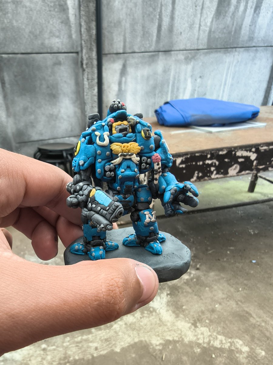 Dreadnought esculpido en plásticina 👍
#warhammer40k #warhammerfanart #warhammer40000 #warhammerfanart #art