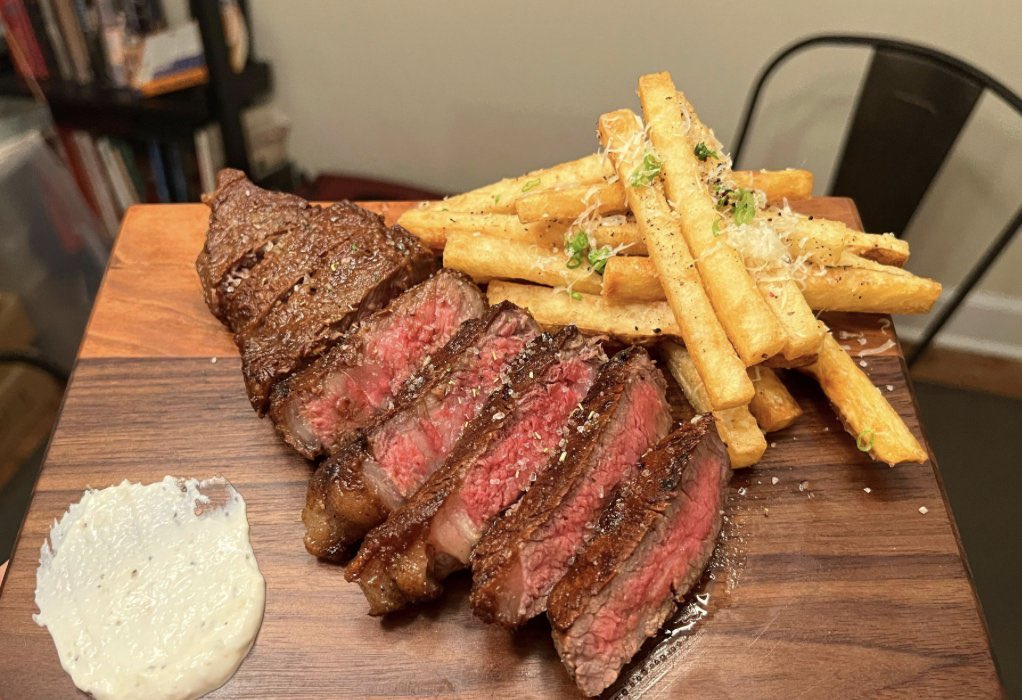 F0ODHub's tweet photo. Do Fries go with Steak? https://t.co/FjAzWMWZyg