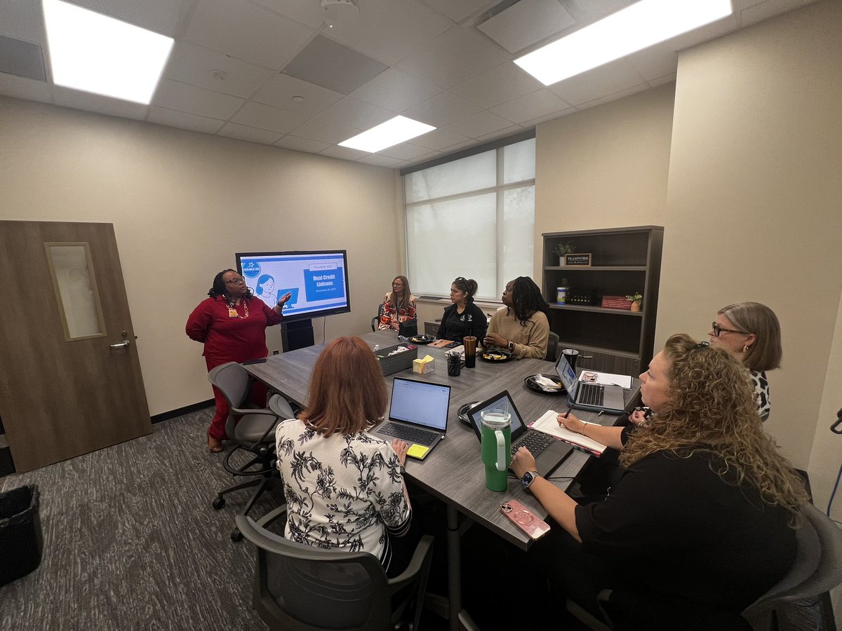 HumbleISD_ADV's tweet image. Dr. Williams and Mrs. Fontenot were able to meet with our high school #dualcredit liaisons this morning as we get ready to launch 🎓Summer Academy 2026🎓!