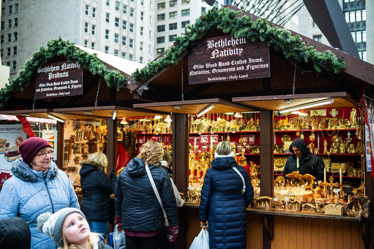 BlockClubCHI's tweet image. 21 Things To Do In Chicago This Weekend 🌲❄️
▪️ Christkindlmarket
▪️ Tree Lighting
▪️ Mag Mile Lights Festival and more: blockclubchi.co/3XEY0jT