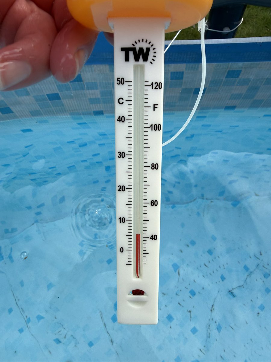 anchorians4's tweet photo. @leonagraham Alright rock chick first under 5degree of the year dip this lunch hour!!  Brrrrr https://t.co/r7MiZjcrPb
