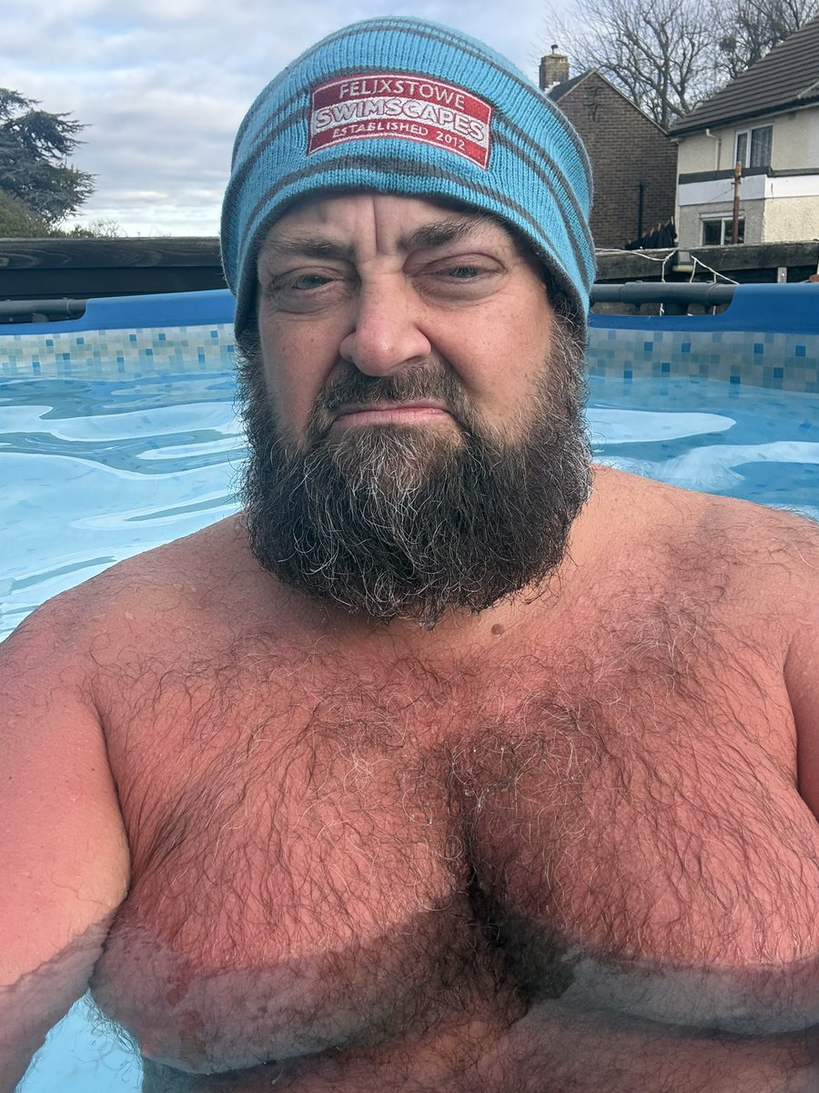 anchorians4's tweet photo. @leonagraham Alright rock chick first under 5degree of the year dip this lunch hour!!  Brrrrr https://t.co/r7MiZjcrPb