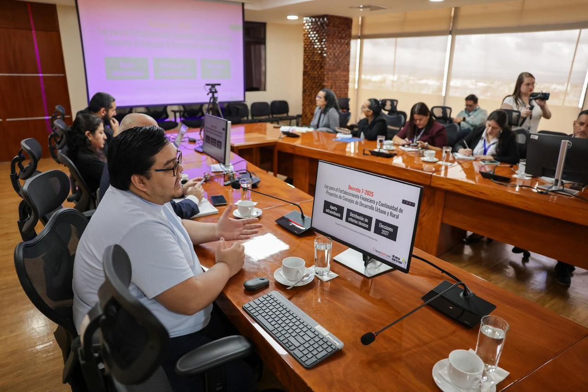 En la sexta reunión del Comité de Usuarios de Datos Abiertos del #Minfin se presentaron dos casos de uso de las herramientas de transparencia del ministerio. 💻

Uno de ellos fue el especial periodístico “40 obras bajo la lupa CODEDES”, elaborado por <a href="/_ojoconmipisto/">Ojoconmipisto</a>, donde se