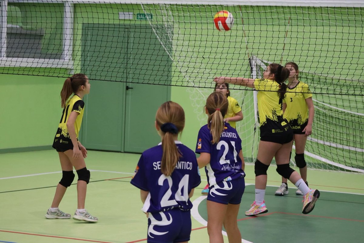 VoleiGalego's tweet image. 👧🏻🏐 Comenza a liga regular das nosas benxamíns! 

🗓️ Unha nova competición adaptada as nosas pequenas con formato concentración que senta as bases do #VoleiGalego !