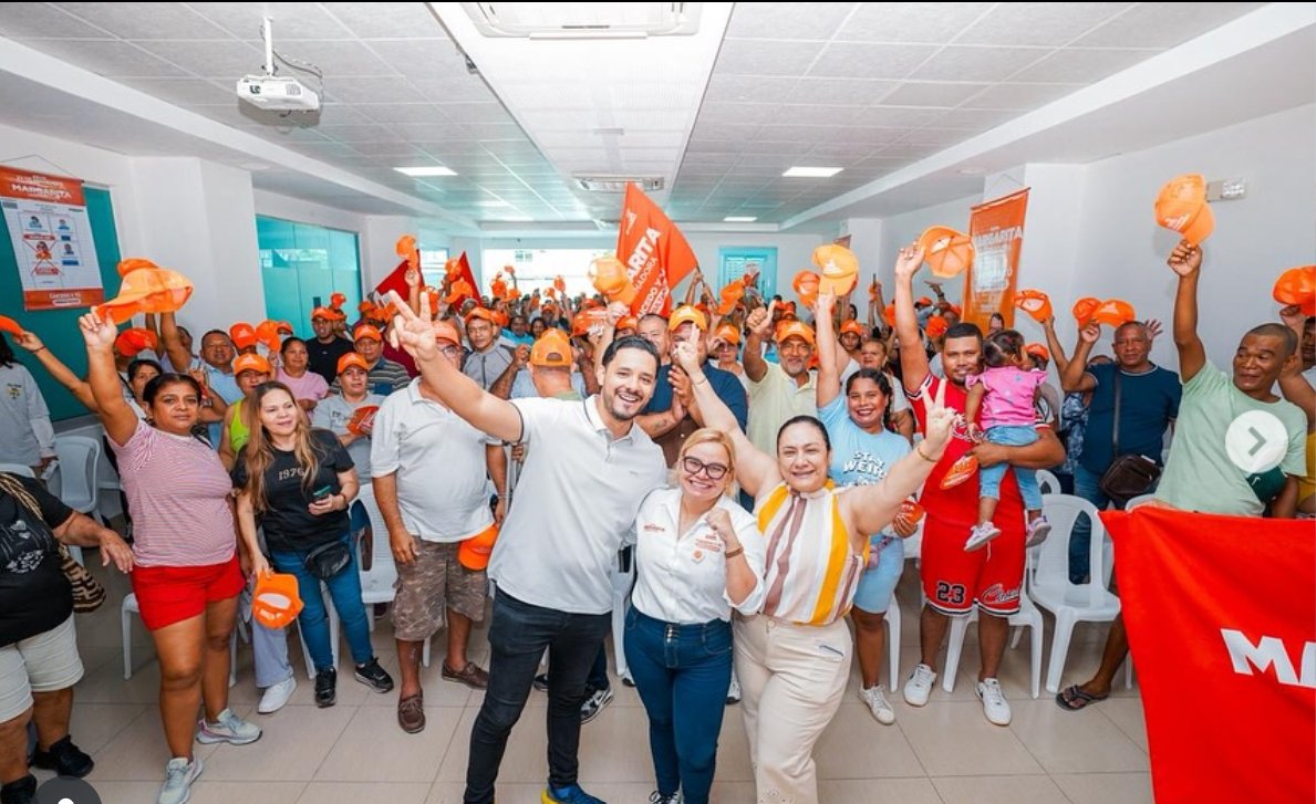 DuvanHerazoF's tweet photo. Beto, en principio saludar tu trabajo. Luego, decirte lo siguiente: Si crees que la alianza entre el @PactoHistorico con sectores de partidos ideológicamente diferentes es una exclusividad de la @ColombiaHumana_, te informo que @carlosecaicedo ha recibido, justamente para las atípicas del Magdalena, el apoyo de @PCambioRadical a través de la exdiputada @ClauAaronV, quien irónicamente denunciaba persecución de @mrafael70 y @carlosecaicedo. De hecho la coalición Magdalena Grande, que incluye al diputado @CesarPachecoA, está integrada por el Partido Demócrata Colombiano, Centro Democrático y Colombia Justa Libres. 

@Betocoralg, entendemos tu posición, sólo te pedimos no ser miope ¿Olvidas que en las elecciones legislativas pasadas @fzciudadana creó "La Lista de Caicedo", la cual compitió directamente con la del @PactoHistorico? Ese hecho produjo pérdida de escaños y, por tanto, representativad en el el Congreso de la República. @carlosecaicedo ha actuado de esa forma durante largo tiempo: se ha aliado con Vargas Lleras, Los Cotes y en estas atípicas también con la representante Kelyn González, pareja de un exparamilitar confeso llamado Rodrigo Roncallo. 

Me temo que no has comprendido el trasfondo de esta contienda; pero no te juzgo por ello, más bien me alegra que te sumes al debate.

El @PactoHistorico trabaja por la consolidación de la Paz Política ante la frenética estrategia de confrontación perpetua en el Magdalena, que no ha permitado avances significativos en materia de articulación Nacional-Regional.

Sólo te pido que veas el espectro completo e diacrónicamente. Nada más.