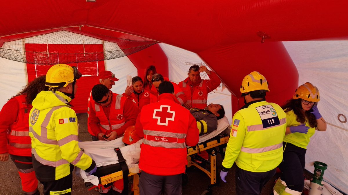 CruzRojaCReal's tweet photo. Esta mañana hemos participado en el simulacro del Plan de emergencia exterior de #Puertollano en Repsol Butano, con un equipo formado por una veintena de voluntarios y voluntarias.
#Socorros #Emergencias https://t.co/wtnHMLplX9