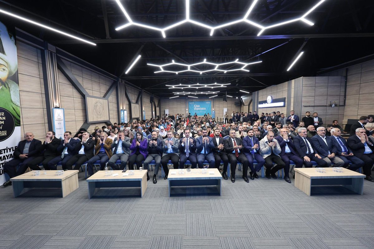 Valimiz Sn.Ahmet KARAKAYA ve teşkilat mensuplarımız ile birlikte TÜGVA Bitlis Olağan 5. Genel Kuruluna katılım sağladık.
Görevi devreden Berkay Kuzucu’ya teşekkür ediyor, yeni seçilen TÜGVA Bitlis İl Temsilcisi <a href="/murateren_13/">Murat EREN 🇹🇷</a> kardeşimi ve  yönetimini tebrik ediyorum.