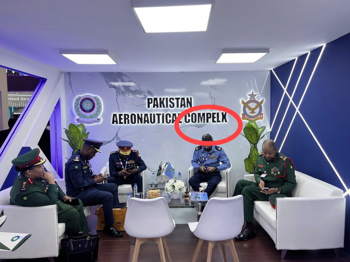 nidhisj2001's tweet image. Pakistani 🇵🇰 stall at Dubai 🇦🇪Airshow, look at the spelling .

English πjaan 😂