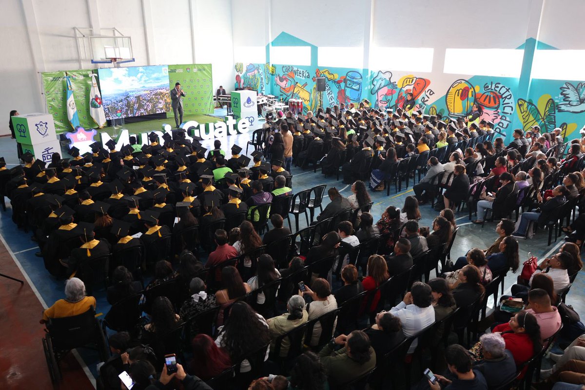 Esta mañana celebramos la graduación de un nuevo grupo de alumnos de nuestra Escuela Taller.

Esta semana de graduaciones es la etapa en la que vemos cómo esta formación técnica y esfuerzo invertido toma forma y se convierte en oportunidades de empleos dignos para miles de