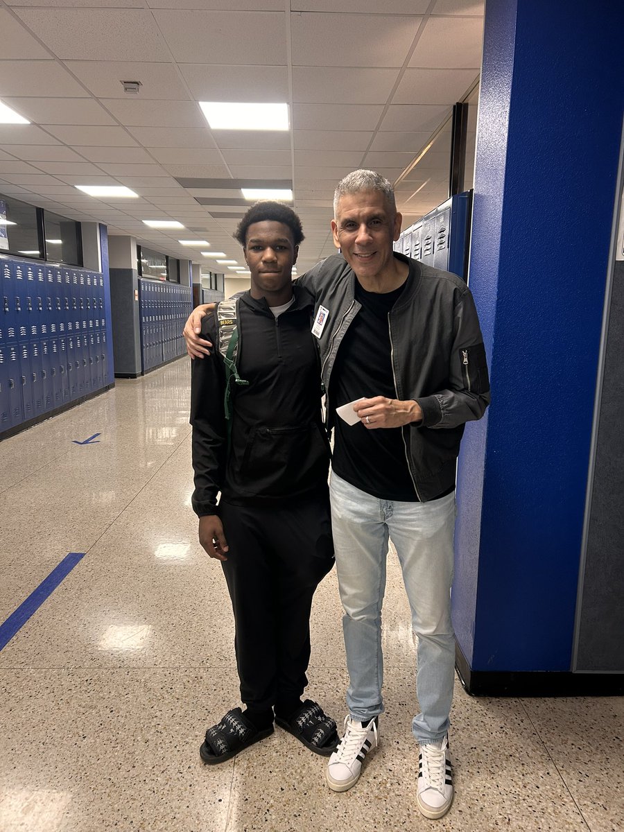 Challenge 1: Thankful for teachers. I chose Mr portella because he does a good job at teaching me and helping me understand Spanish #WTD <a href="/CoachPinkerton_/">Ryan Pinkerton</a> <a href="/CoachPresident/">Chad President</a>