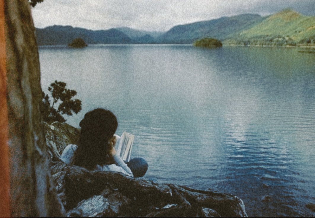 Zamana ancak kitap okuyarak dayanabiliyorum.

 Ayfer Tunç