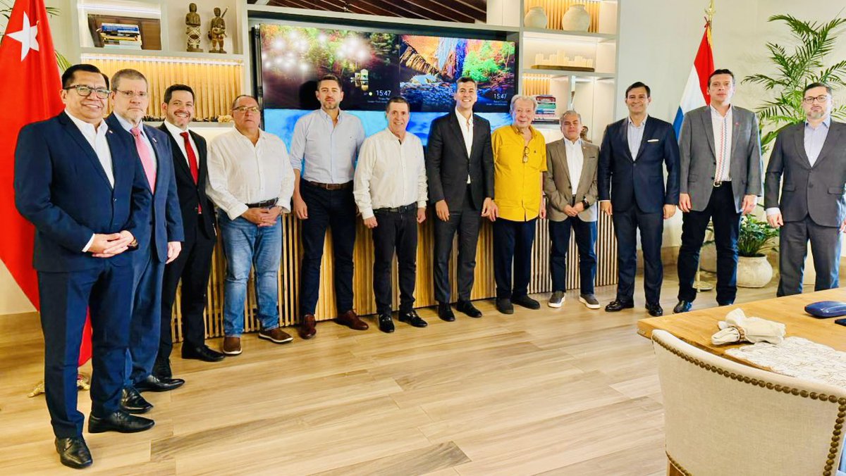 ¡Reunión del Equipo Comando, Movimiento Honor Colorado!
Compromiso y fuerte trabajo en equipo al servicio del país. 🇵🇾💪🏻🚩