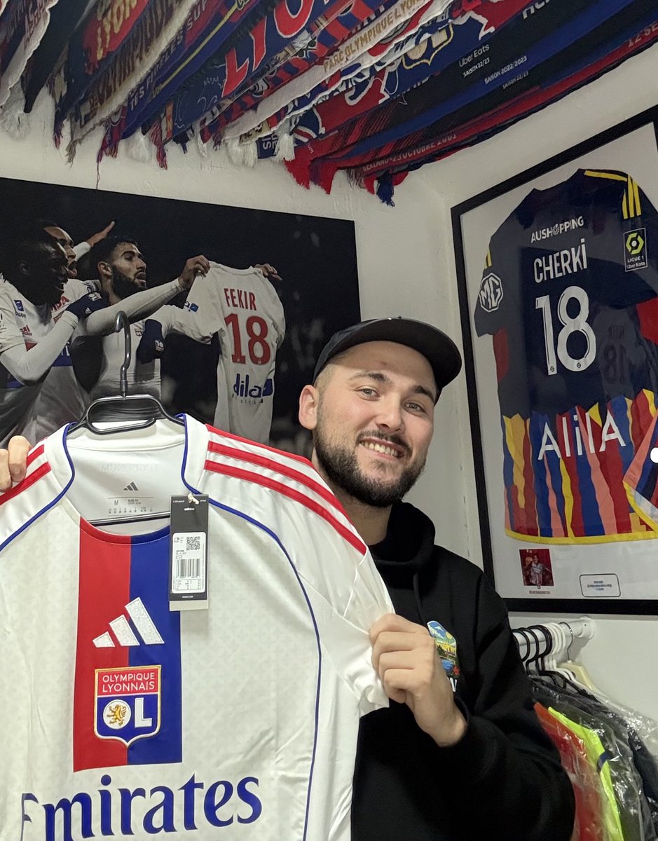 Quentin_Hnq's tweet image. 🎁CONCOURS NOËL🎁

Afin de conclure cette belle journée 
Je vous mets en jeu le maillot domicile de l’OL🥰❤️💙

Pour participer : 

RT+FOLLOW 🫂
MENTIONNE 2 Gones☑️

TAS LE 25/11/2025 1 mois avant Noël

Taille M

#TeamOL #OL
