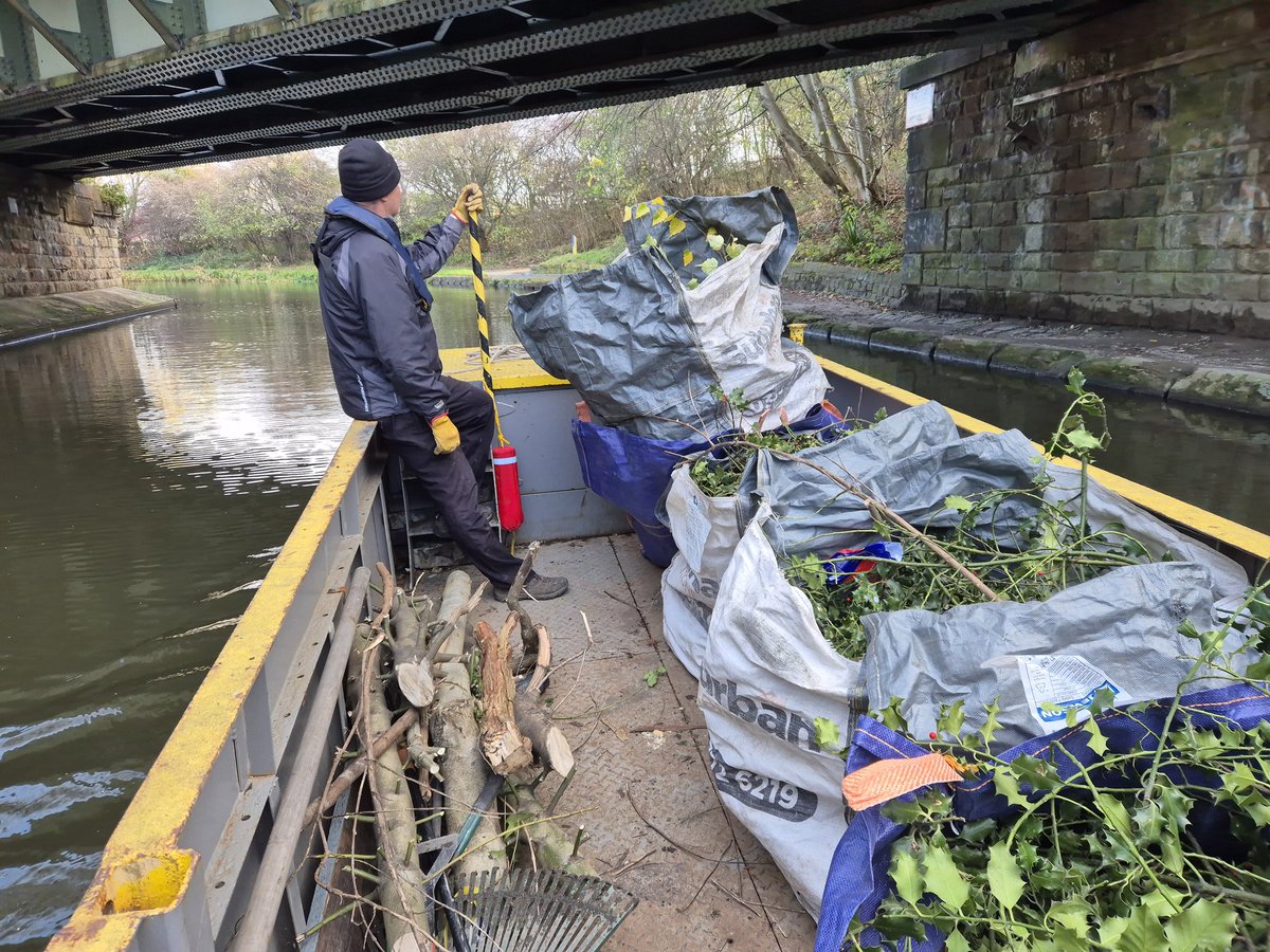 Good (but cold!) session on 'Hawk' carrying out towpath edging work downstream of Bacon Lane Bridge. We also bagged up and removed a considerable amount of holly left in situ by third party contractors and made a start on cleaning the wash walls. <a href="/CRTYorkshireNE/">Canal & River Trust - Yorkshire & North East</a> <a href="/CanalRiverTrust/">Canal & River Trust</a>