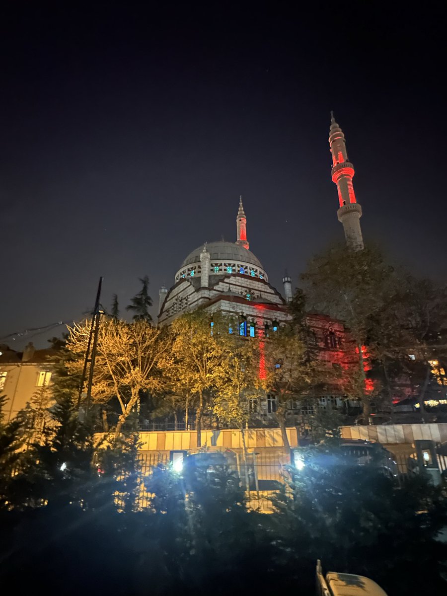 🤲 , Rabbim dünyadaki tüm mazlumların yardımcısı olsun.
Evlerimize huzur, kalplerimize sabır, dualarımıza kabul nasip etsin. 🤍🤲
Hayırlı Cumalar 
____
EvrimAkın #beslemeyasaklanamaz HTSpor AbdullahGüler Bıçak Rakı #GSvGB