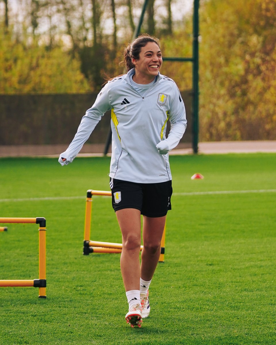 AVWFCOfficial's tweet photo. Paula's back on the grass 🌱🤗 https://t.co/fYpq6F02Iw