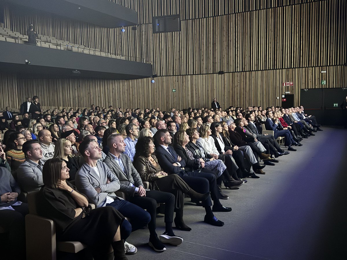 JHurtadoGV's tweet image. 🏆 Esta noche celebramos los Premios #Euskadi al #Turismo, #Comercio y #Consumo, una cita que reconoce a quienes, con su dedicación diaria, construyen un modelo económico sostenible, equilibrado y de calidad. 

👉🏻 Este encuentro anual destaca la fuerza y la relevancia de estos…
