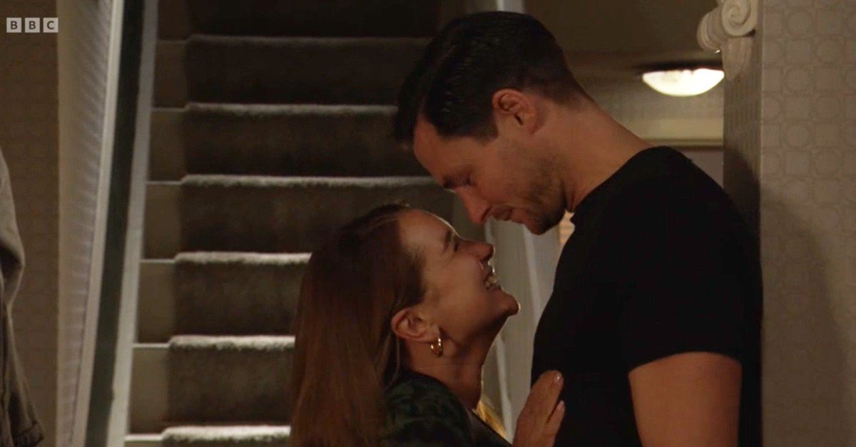 What I ordered online vs what arrived #EastEnders