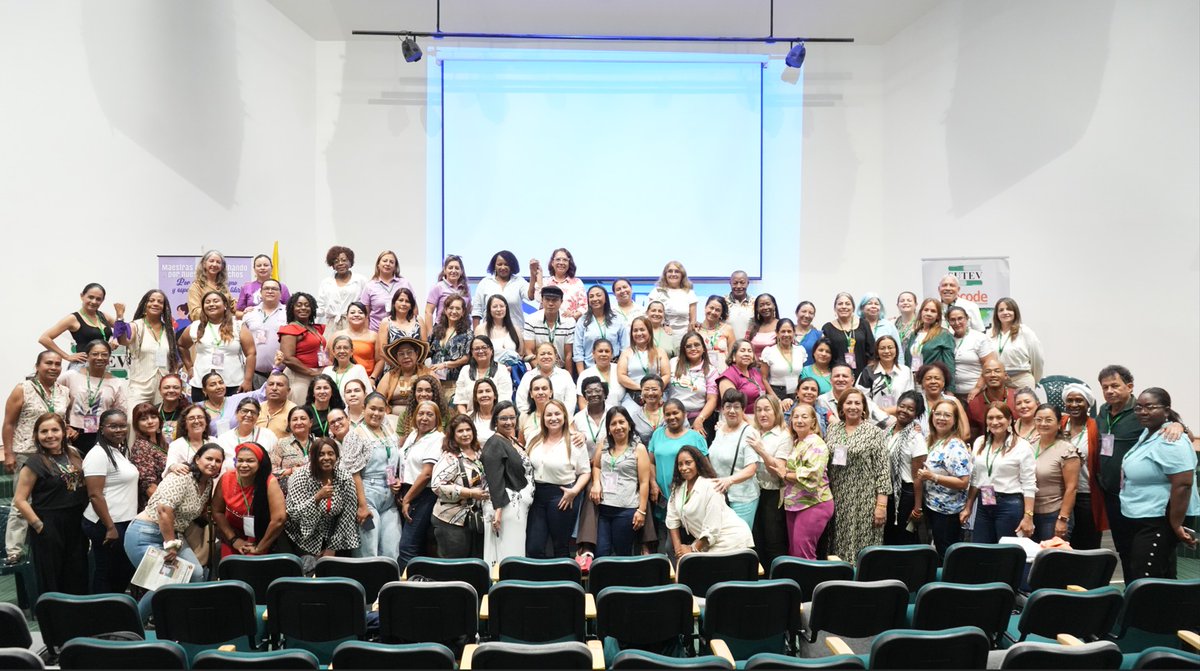 fecode's tweet image. Asumir liderazgos, defender posiciones, preparación integral, formación sindical, fortalecer la sororidad, son algunos de los compromisos que han surgido del Seminario Nacional, FECODE - IEAL en el marco de la conmemoración del 25 de noviembre, Día de la Eliminación de las…